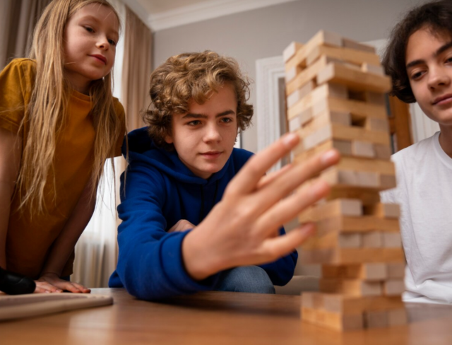 Lancement des ateliers pour les vacances scolaires pour le Point-Jeunes